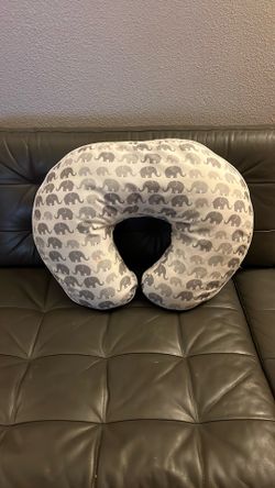 Boppy Feeding / breastfeeding Pillow