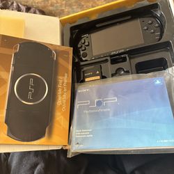 Sony PlayStation Portable PSP 3001 Piano Black in Original Box  with Manuals