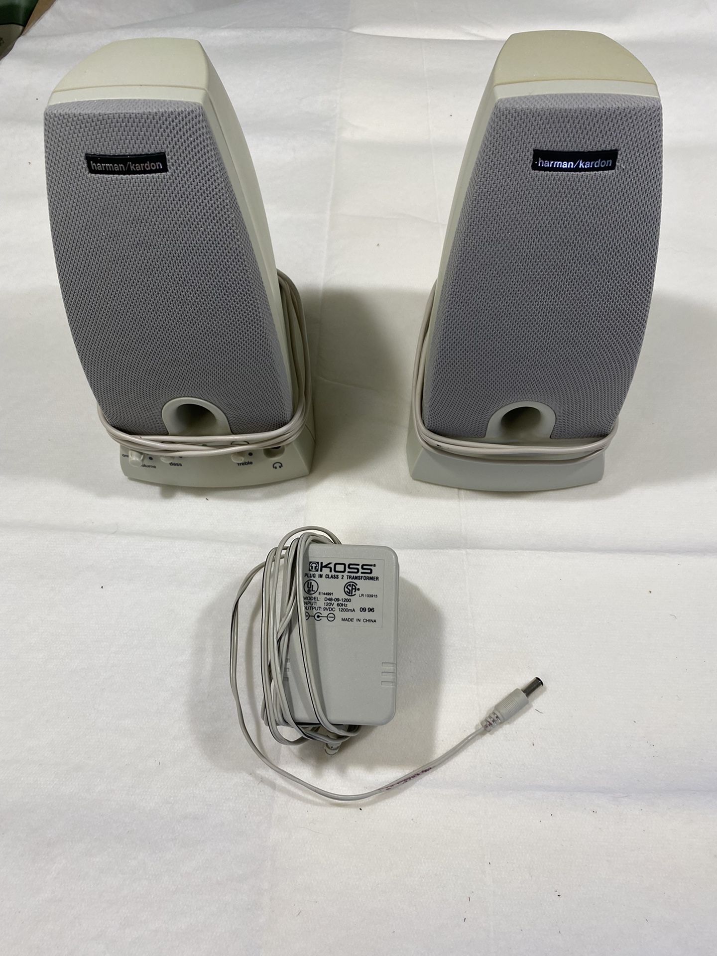 Pair Of Harmon Kardon HK195 Multimedia Desktop Speakers