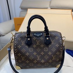 Ladies' classic handbag