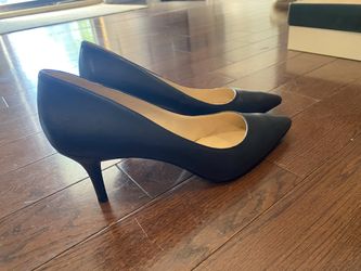 NIB Women’s Size 9 Navy Blue Heels $25