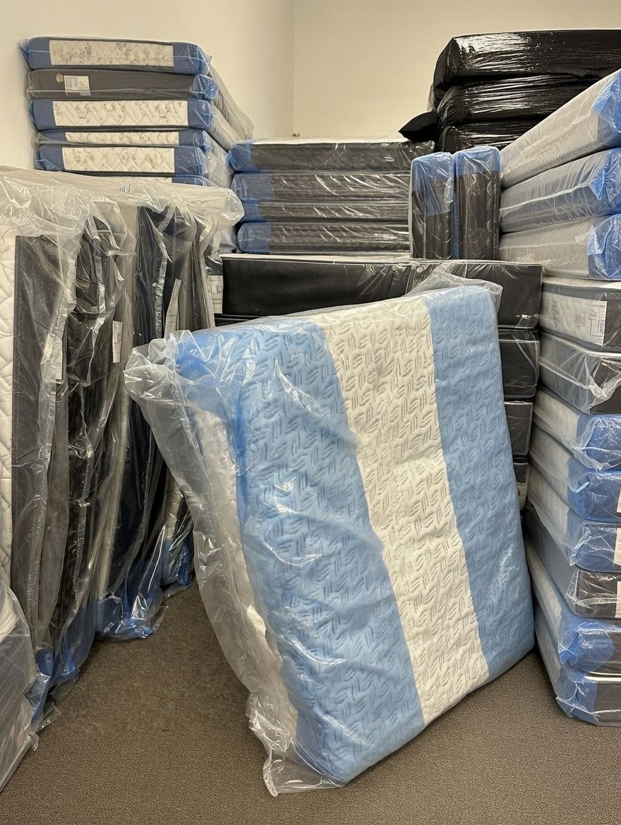 ❤️🔥 QUEEN SIZE MEMORY FOAM FIRM MATTRESS BLOWOUT SALE! 🔥❤️ Starting at Just $100! Take Home Today for Only $10 Down! 💥