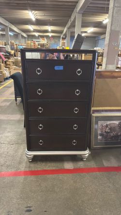 Solid wood elegant drawer dresser