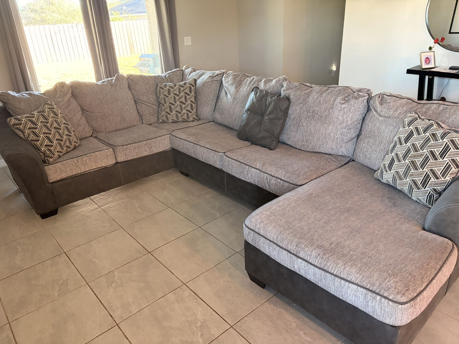 Large L-Shaped Sectional with Chaise - Great Condition!