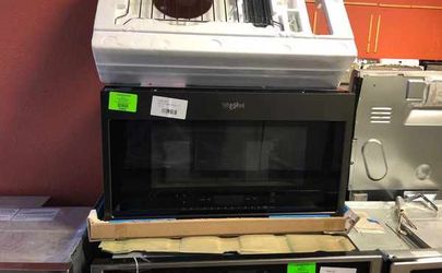 Brand New Whirlpool 1.9 cu. ft. Smart Over the Range Convection Microwave in Fingerprint Resistant Black Stainless E0