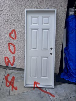 Puerta nueva de exterior de fiberglass size 30x80 abre Asia afuera tiene un pequeño golpecito abajo abre Asia afuera