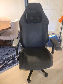 Secretlab Titan Evo XL SoftWeave Gaming Chair – Excellent Condition + Magnetic Memory Foam Head Pillow + PlushCell Memory Foam Arm