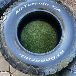 285/70/17 Bfgoodrich Buen Estado (4) Llantas