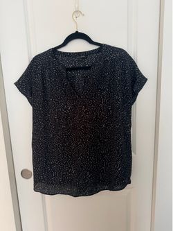 Banana republic black and white shirt