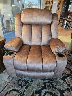 New recliner, large dual motor lay flat powering recliner