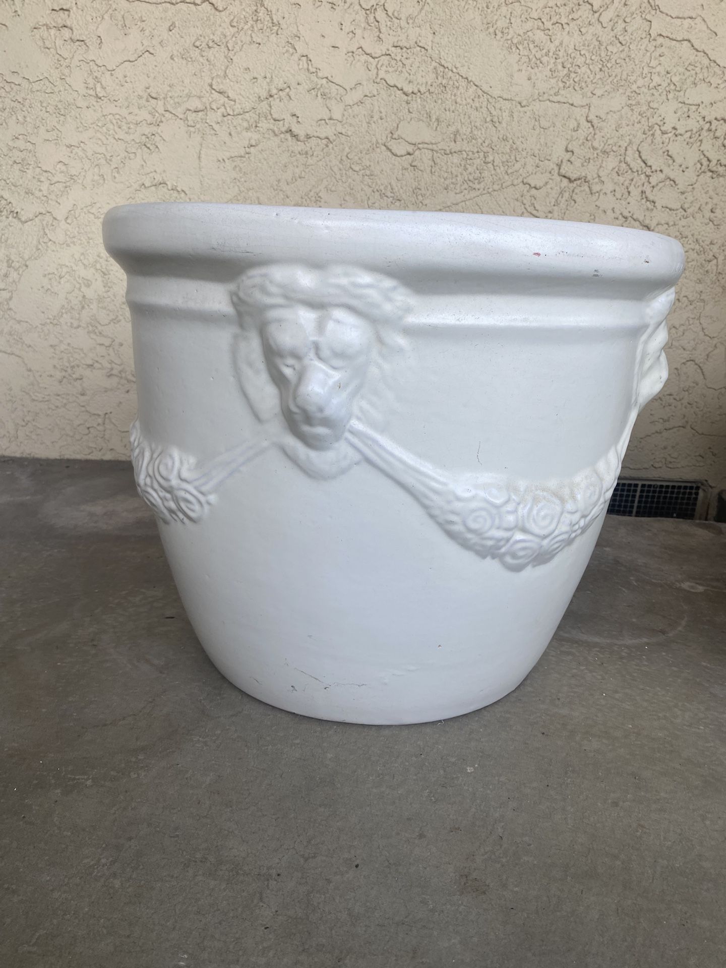 US Pottery Paramount Large White Lion Head Planter Pot Bauer Style California