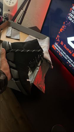Designer shoes (black size 8,8.5) (white size 9,9.5) lmk📲 free delivery 🚚 the best quality $150 each 🔥 Glendale 📍