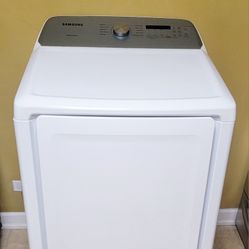  DRYER  ELECTRIC.  240 V LIKE NEW 