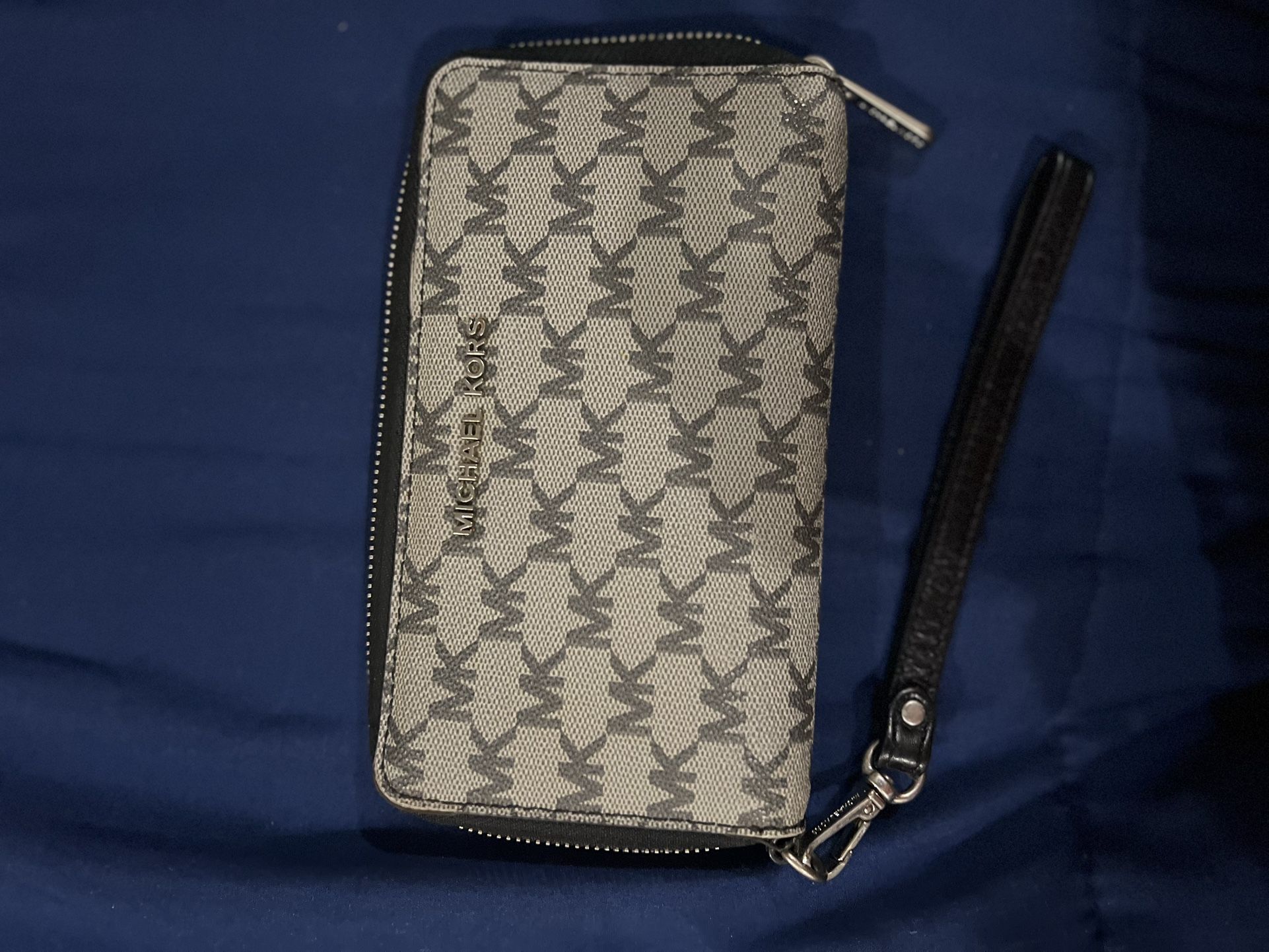 Pristine- Michael Kors Wallet/ Wristlet