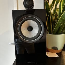 Bowers And Wilkens Speakers And Rotel Receiver And Panamax 5400 Pm