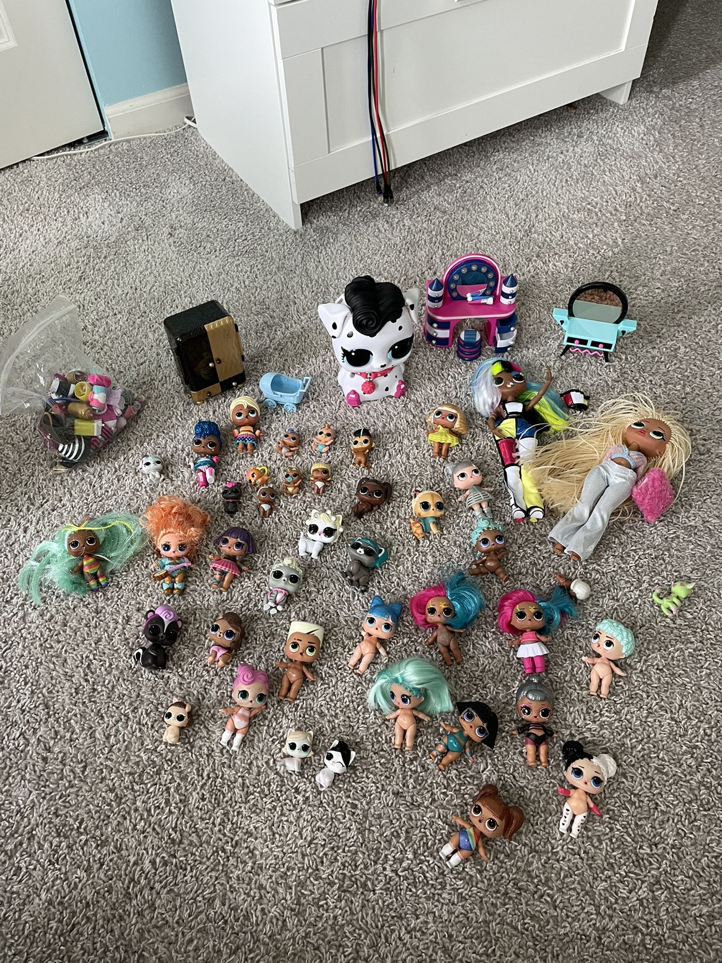 42 LOL Dolls, Accessories And Furniture