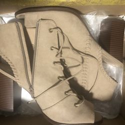 Ladies shoes