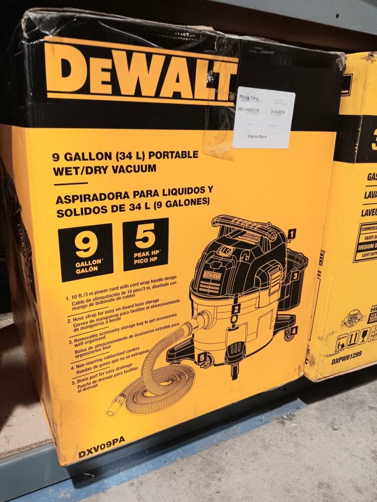 . DeWalt 9 Gallon (34L) Portable Wet/Dry Vacuum