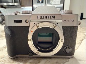 Fuji XT10 Mirrorless Camera. Includes 2 fuji xf lenses (see description)