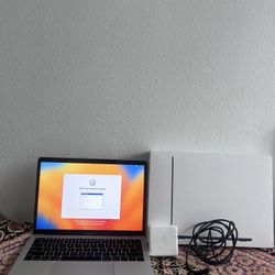 MacBook Pro 13” (2017) – 256GB SSD, i5, 8GB RAM + Charger + Box