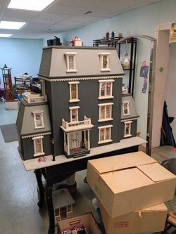 Walmer Victorian Style Dollhouse w/Furniture