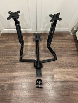 Triple monitor mount