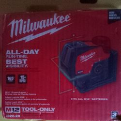 Milwaukee M12 Green Laser-Cross Line & Plumb Points