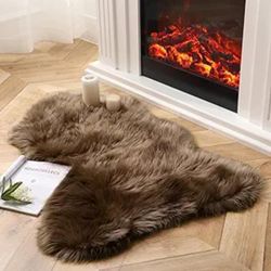 Faux fur rug 2.3 x 3.3feet
