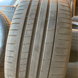 Two Tirs’s In Good Condition Size  275/40/20 Run Flats 