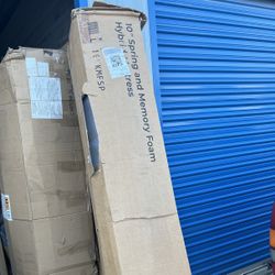 Brand New. 10” King Size Mattress. Hybrid MemoryFoam/innerspring 
