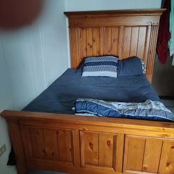 Queen Bed// Cama Matrimonial 