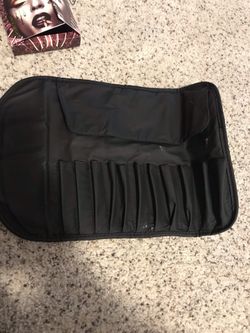 Makeup brush case