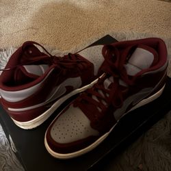 Jordan 1 Mid Cherrywood Red