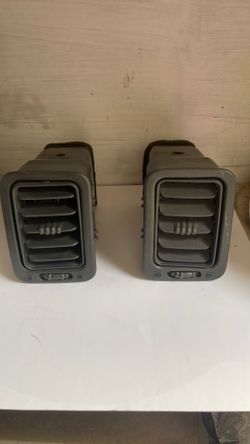 1999-06 CHEVY SILVERADO/SIERRA/TAHOE/YUKON PAIR DASH A/C HEAT  VENTS