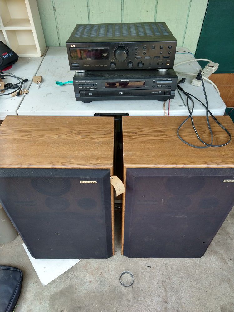 Receiver cd player and pioneer speakers.