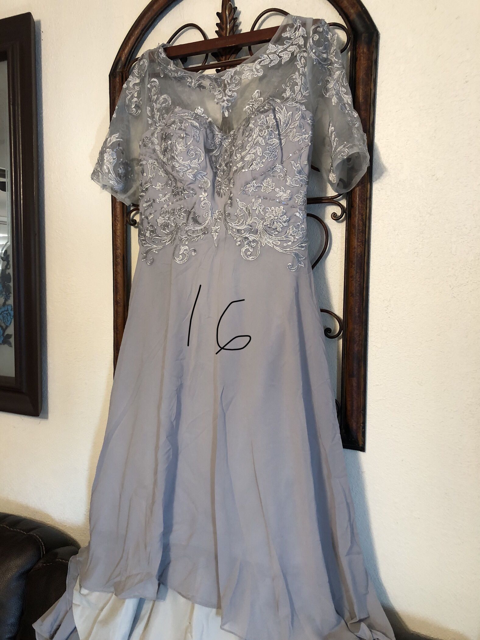 PLUS-SIZE BRIDESMAID DRESSES NEW 50 EACH PLUS-SIZE BRIDESMAID DRESSES NEW 50 EACH