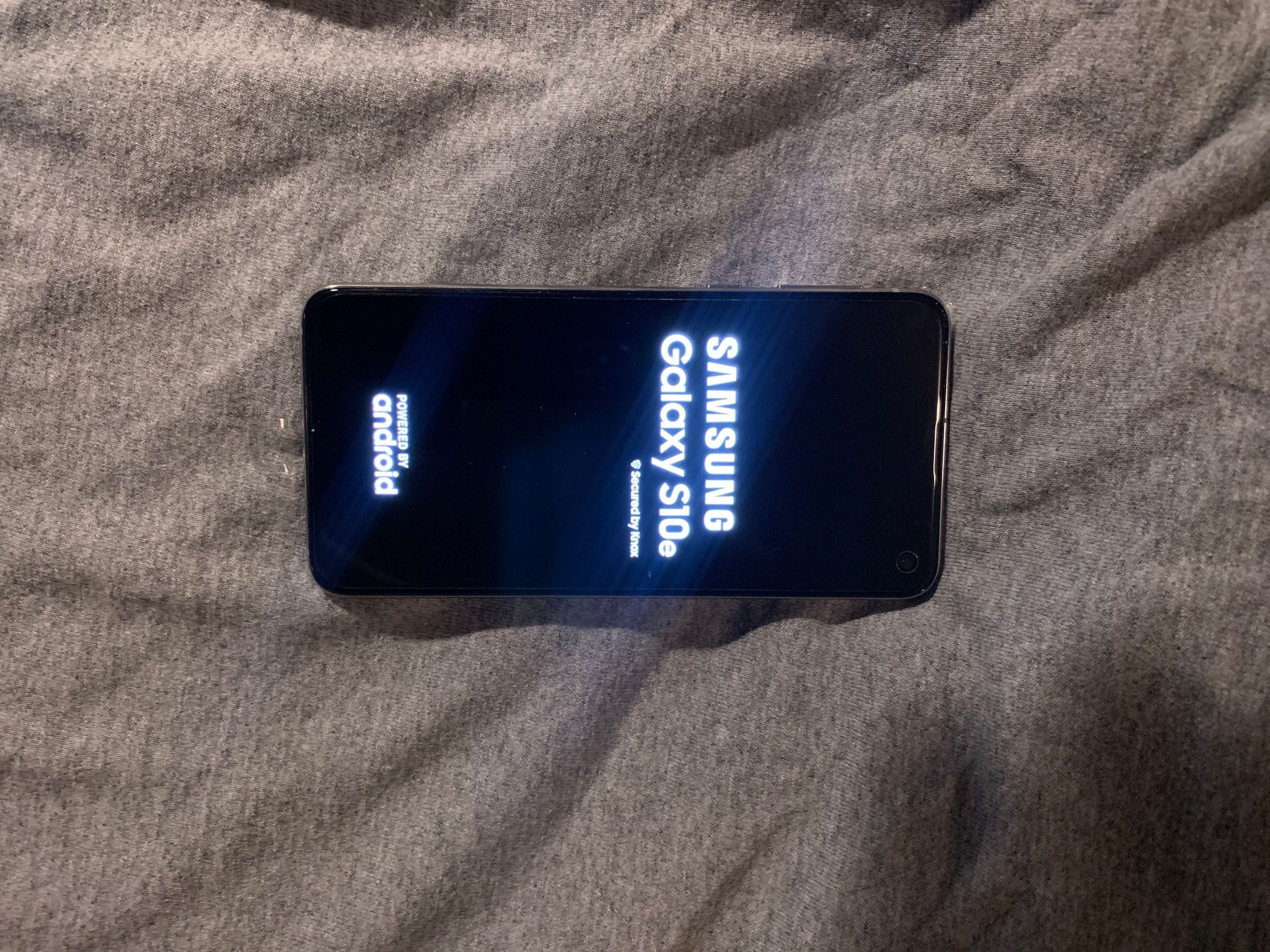 Samsung Galaxy S10e in brand new condition
