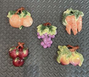 CERAMIC HANGING FRUIT & VEGETABLES   