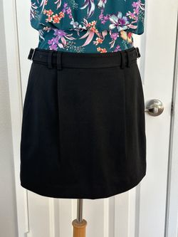 Express Skirt waist buckle details