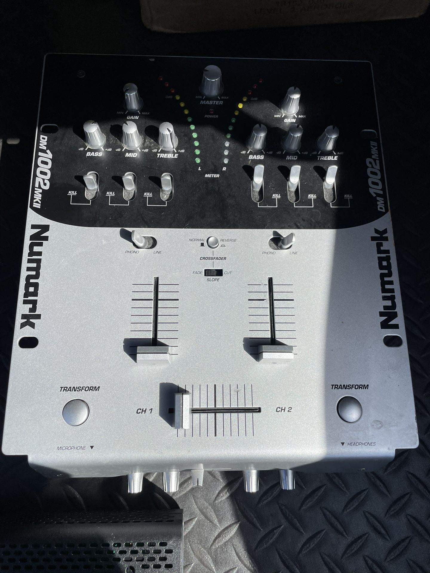 Numark dm1002x