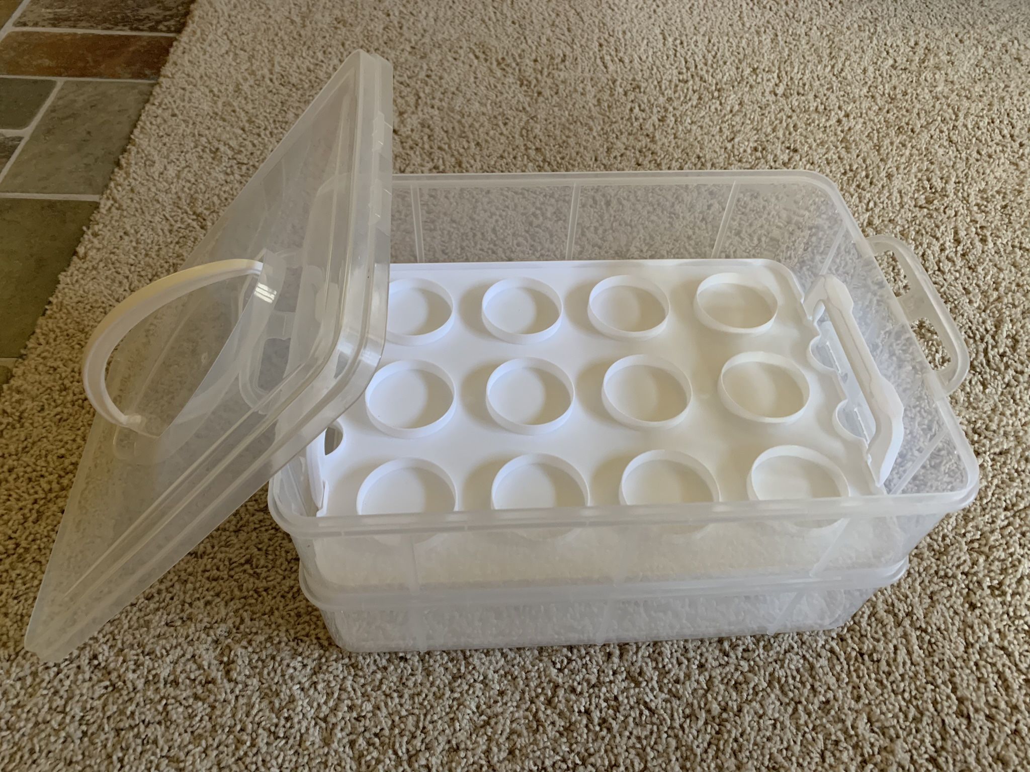 Cupcake Muffin Travel Container Snapware NEW 2 Tier - Holds 12 Or 24