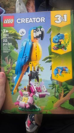 Lego exotic parrot
