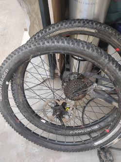 MTB 29" Wheelset Alex rims w/ Bontager tires
