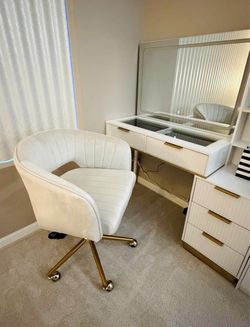 Beige Cream Makeup/ Vanity/Office Desk Chair BRAND NEW NEVER OPENED NEVER USED