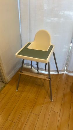 IKEA High Chair with footrest