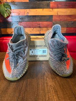 Yeezy 350 Authentic size US4