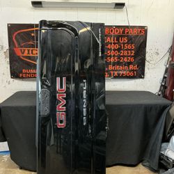 GMC SIERRA 1500 TAILGATE WITH CAMERA 2019-2024 OEM 