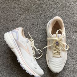 Size 9B Womens Brooks Ghost 15 ‘snow White’ Shoes