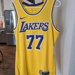 Luka Doncic Lakers Nike Swingman Jersey - Gold (Size M)