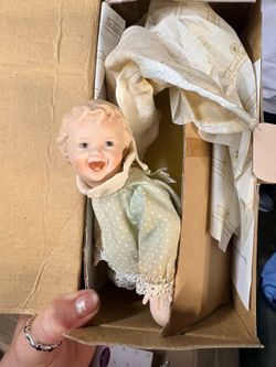 Lot of porcelain dolls
